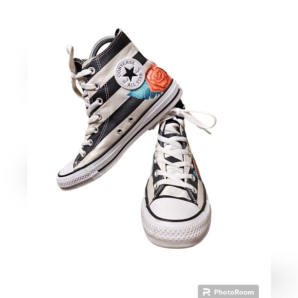 Converse Shoes - Converse RARE striped skull and rose EUC women 8